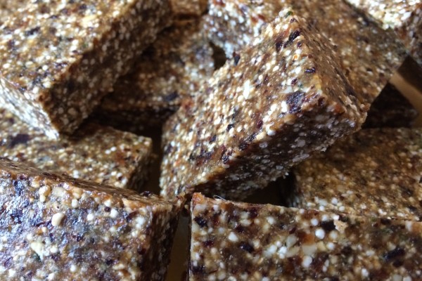 Paquete de 12 BARRITA + PROTEÍNA (Dátil + Amaranto + Cacahuate + Hemp)